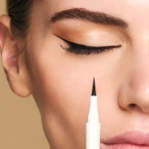 خط چشم ماژیکی مدل Ink Liner مشکی مات ۲۴ ساعته فارماسی